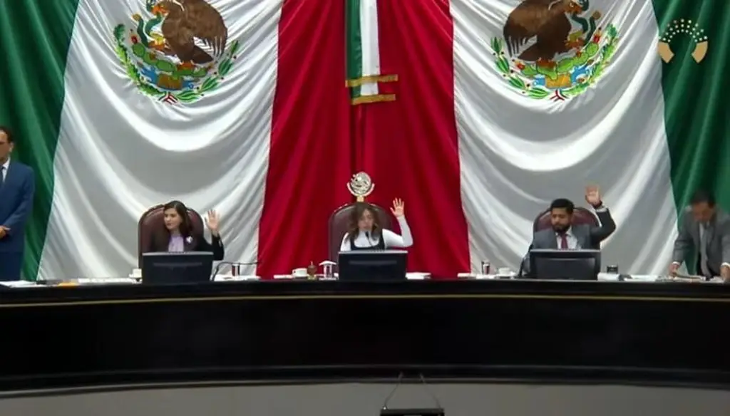 Imagen Aprueba Congreso de Veracruz la renuncia de fiscal Verónica Hernández Giadáns