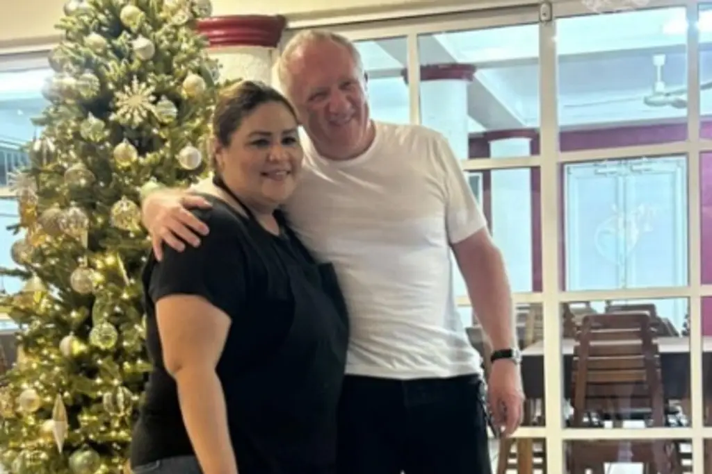 Imagen Esposo de Salma Hayek visita restaurante de Veracruz 