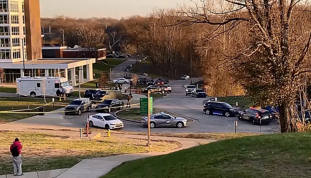 Deja un muerto tiroteo en Universidad de Kentucky; hay un detenido 