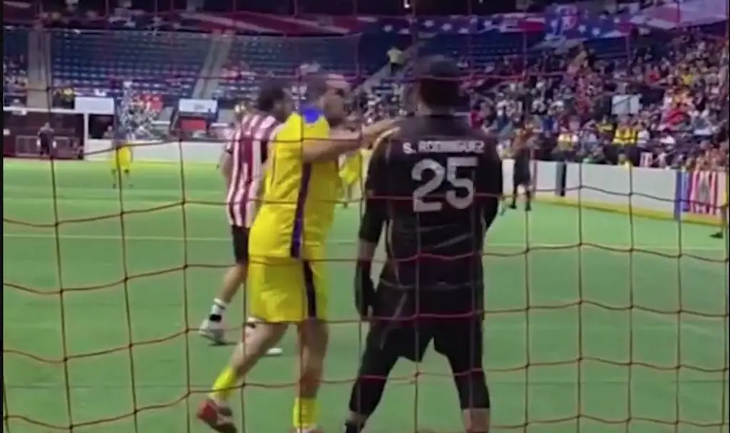 Imagen Viral, repudio a Cuauhtémoc Blanco tras golpe al exportero de Chivas, Sergio Rodríguez (+Video)