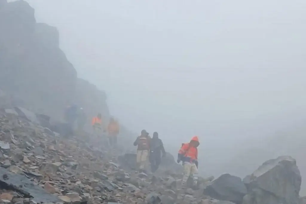 Imagen Rescatan a grupo de montañistas perdidos en el Pico de Orizaba desde el domingo