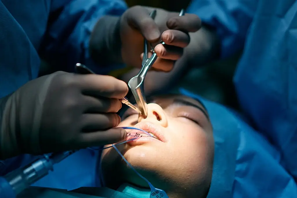 Imagen Adolescente sufre derrame cerebral tras rinoplastia; fue un regalo de XV años