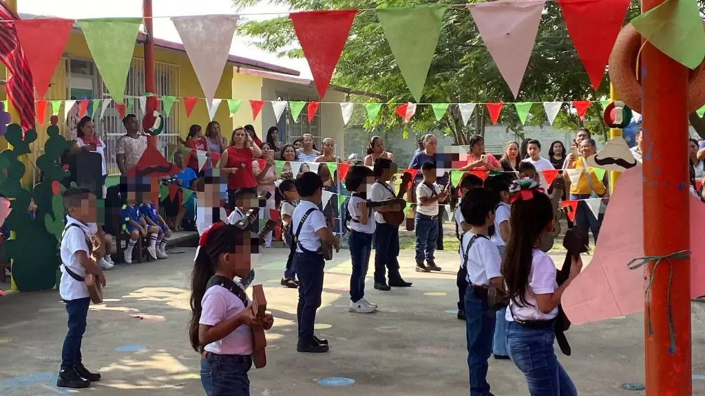 Imagen Alertan sobre riesgo por domo deteriorado en Jardín de Niños ‘Bicentenario de la Independencia’ en Veracruz