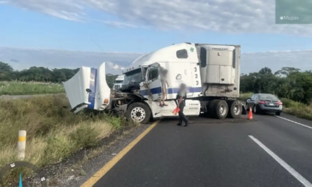 Imagen Se registra cierre de circulación en carretera de Veracruz; esta es la razón
