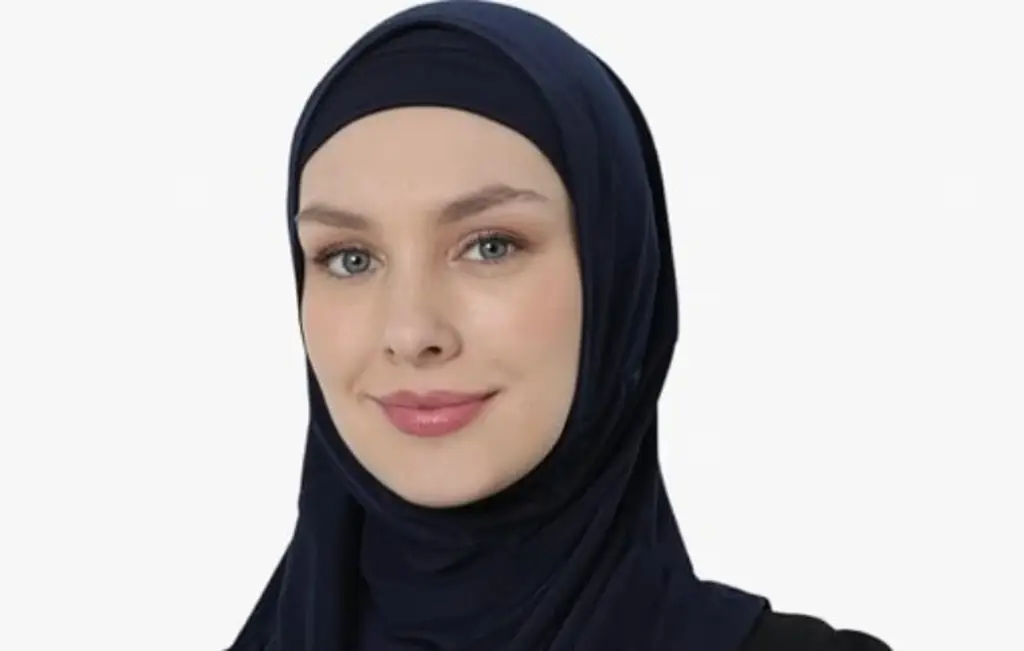 Imagen Ampara Suprema Corte a mexicana para que porte el hiyab en foto de su pasaporte