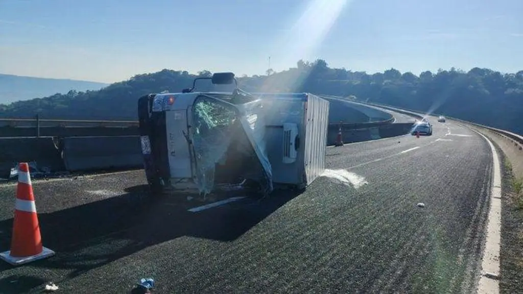 Imagen Reportan cierre de circulación por accidente en autopista que lleva a Veracruz