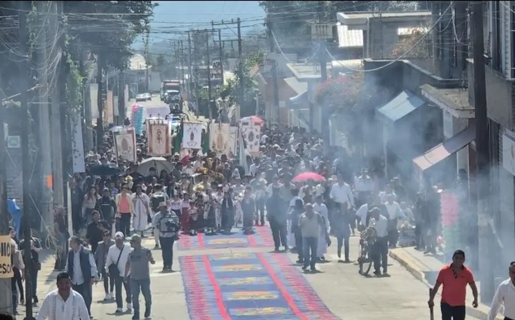 Miles de peregrinos celebran a la Virgen de Guadalupe en La Perla, Veracruz