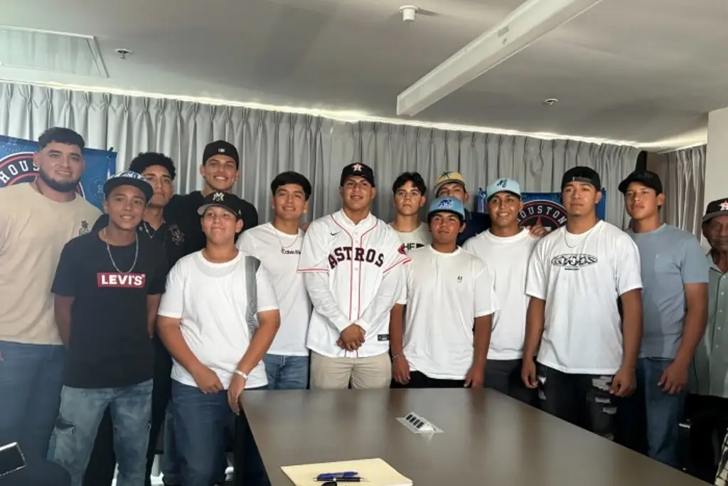 Joven beisbolista de Veracruz firma con Los Astros de Houston