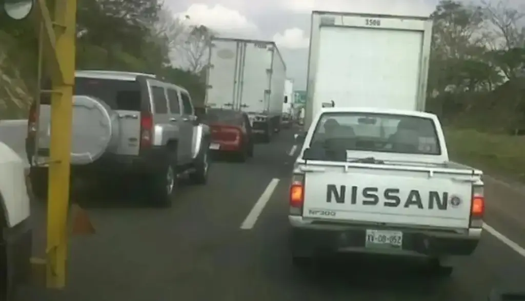 Imagen Se registra cierre parcial del circulación en autopista de Veracruz