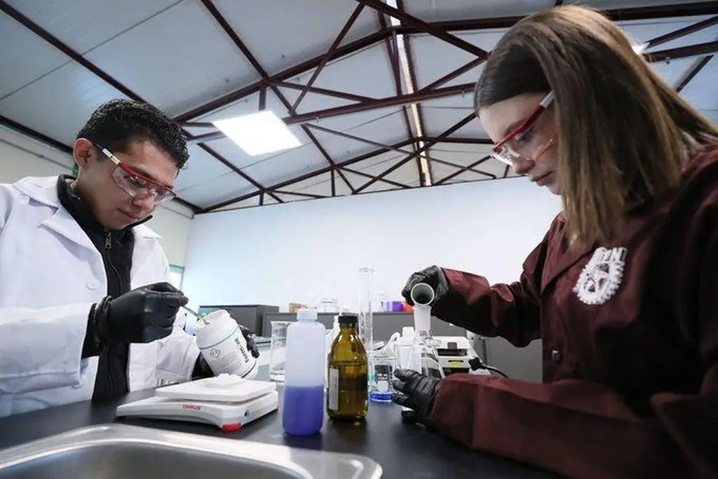 Estudiantes mexicanos crean plástico capaz de diluirse en el agua