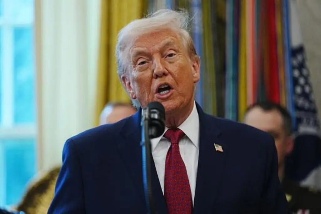 Trump firma orden ejecutiva para declarar al fentanilo como 'arma de destrucción masiva'