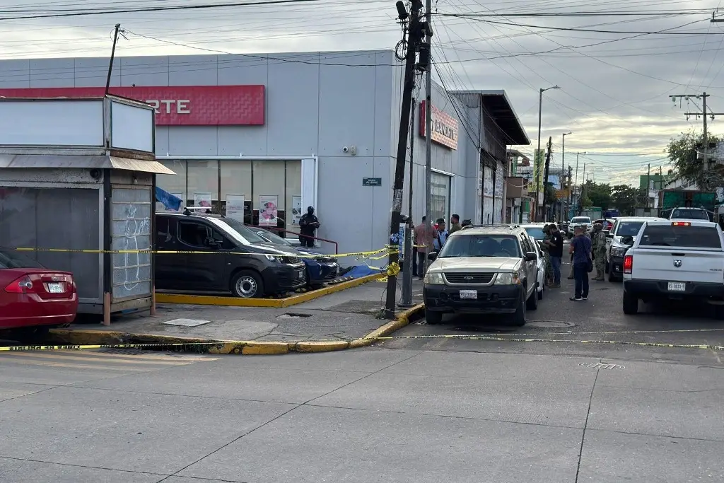 Imagen Identifican a hombre asesinado afuera de banco en Veracruz