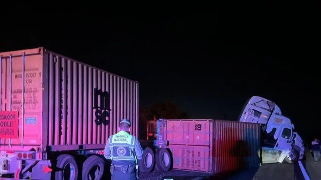 Cierre total por accidente en carretera que lleva a Veracruz. Precaución 