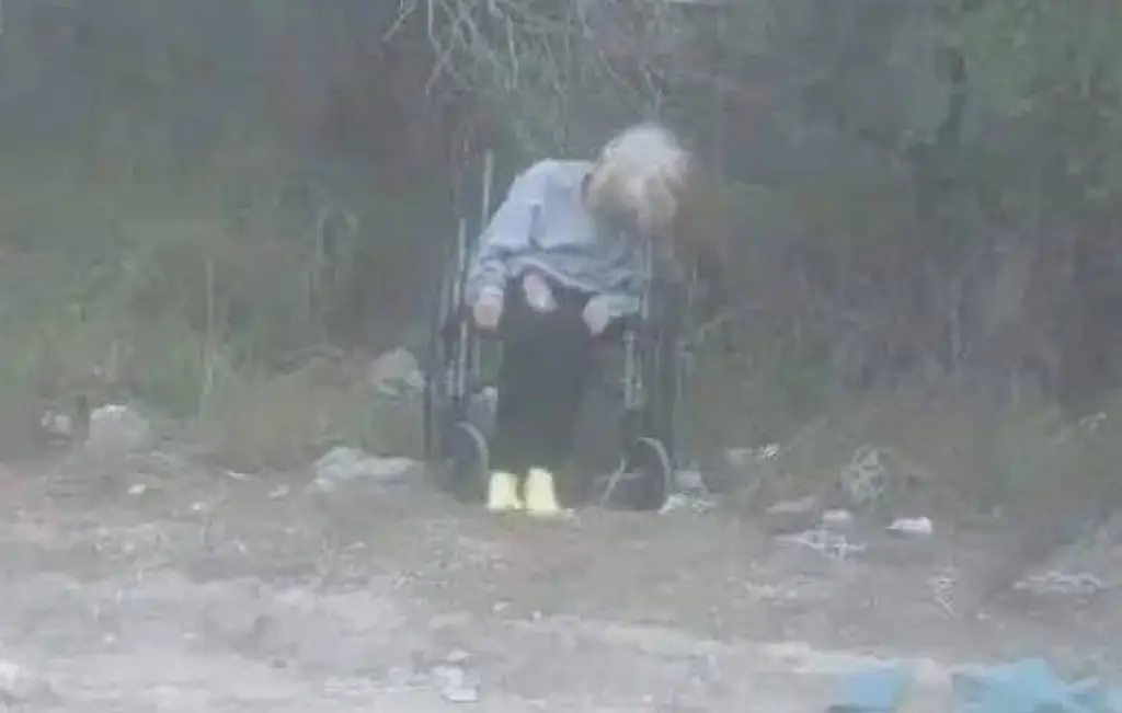 Imagen Abandonan a adulta mayor inconsciente en carretera