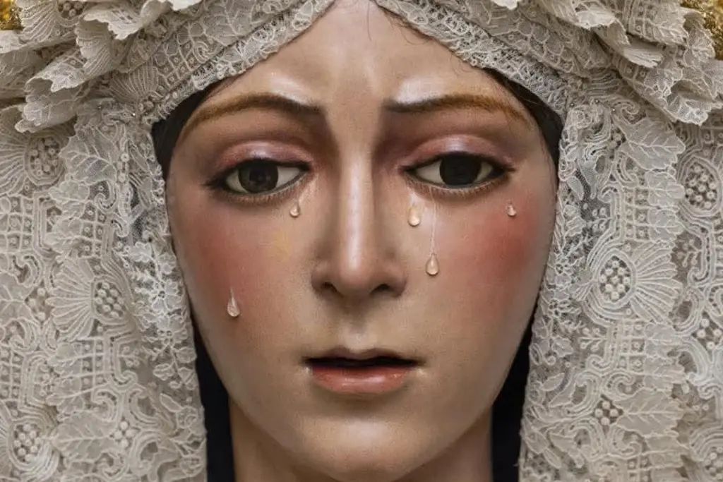 Imagen Veneran a la madre de Dios bajo la advocación de la Virgen de la Macarena, en España