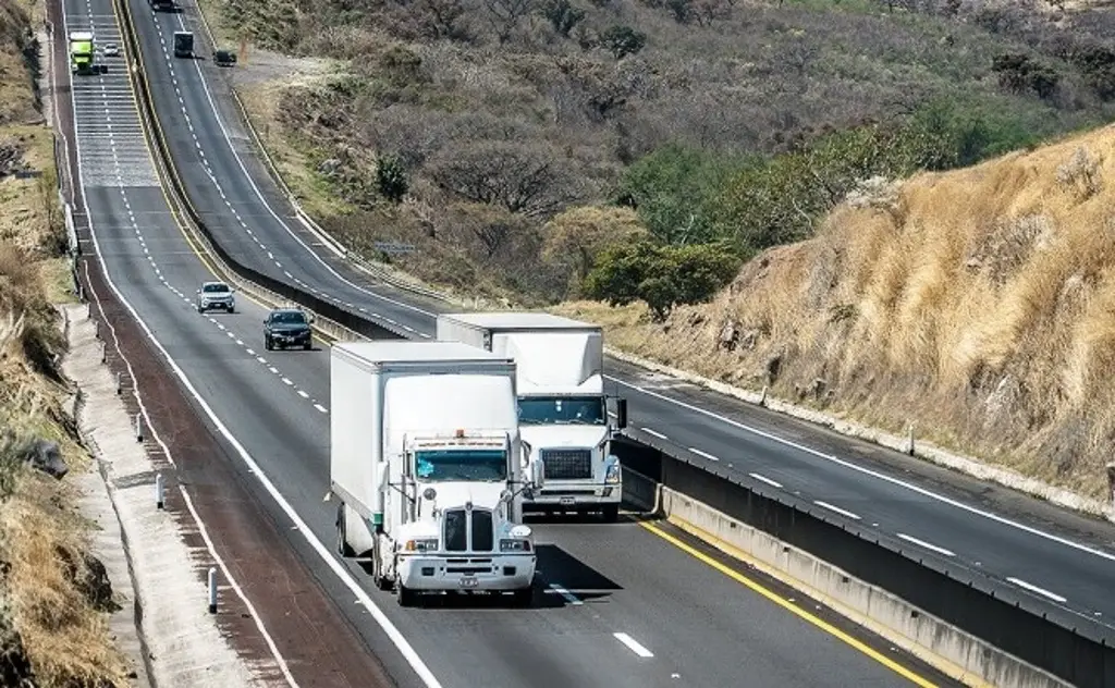 Imagen Volcadura de tráiler en la Puebla - Córdoba; no hubo rapiña