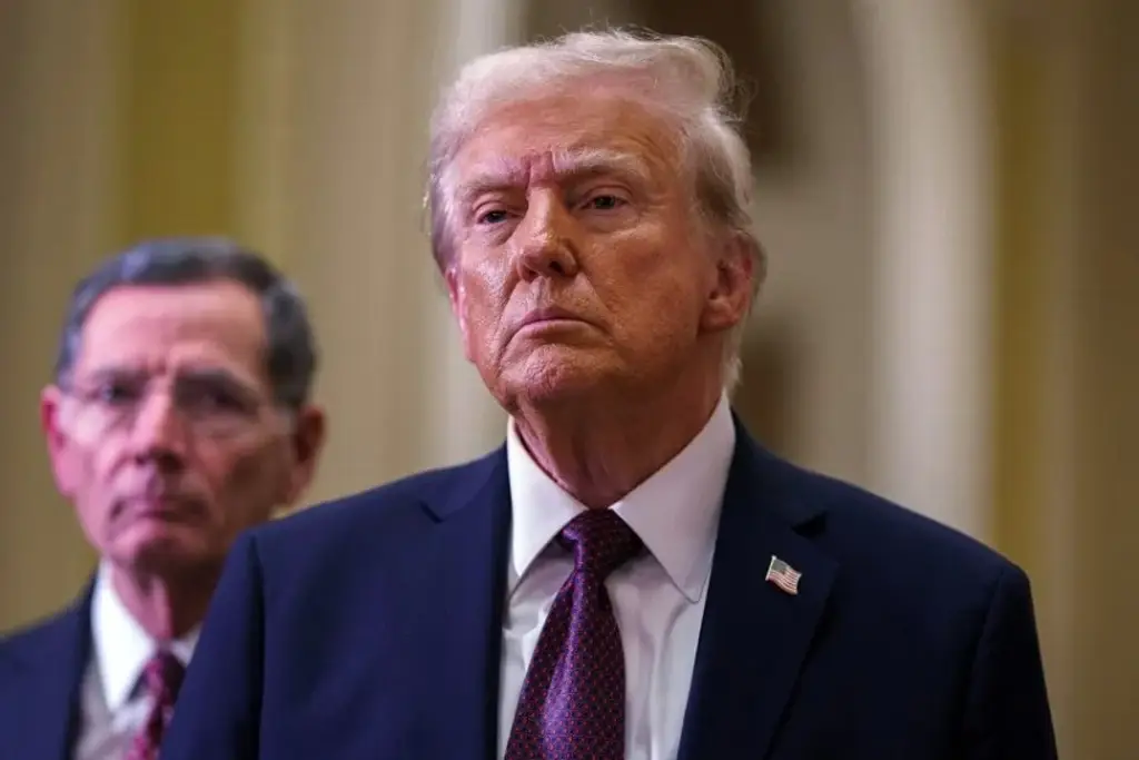 Trump advcierte que no descarta una guerra con Venezuela