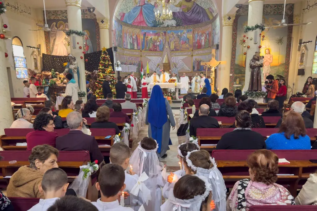 Cristianos de Gaza celebran misa de Navidad en la última iglesia católica de la Franja
