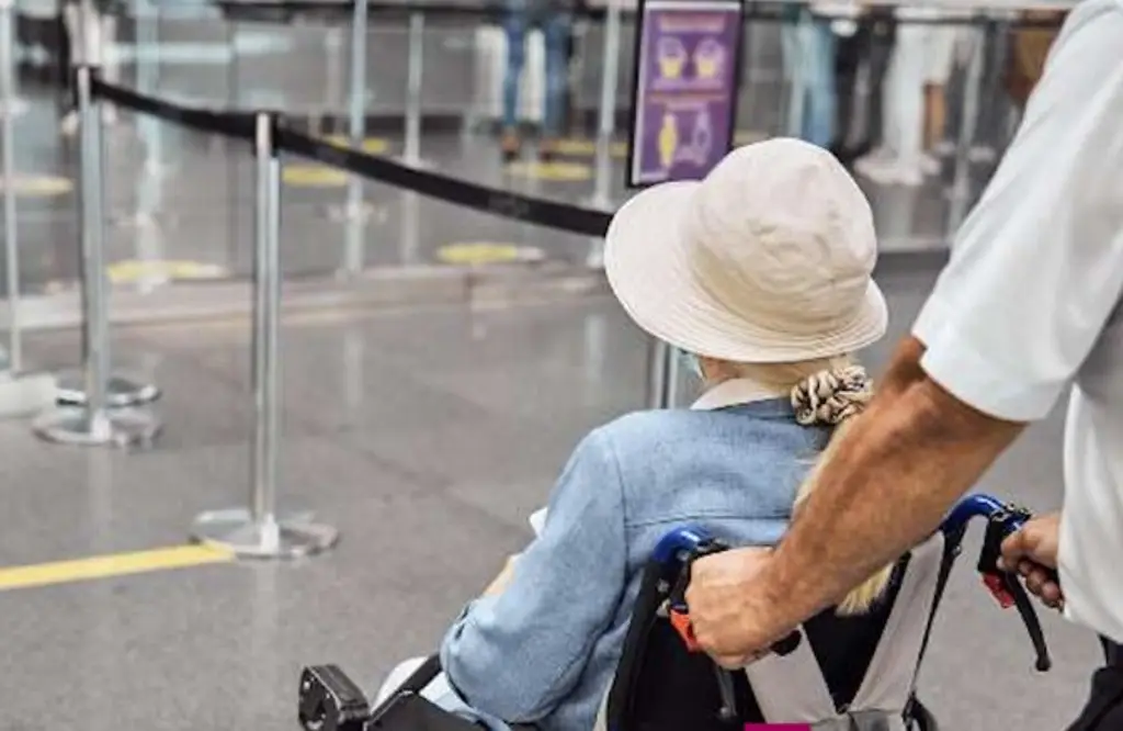 Imagen Intentan abordar vuelo con la abuelita muerta, así (+Video)