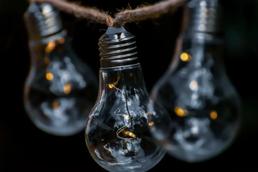 Imagen Se disparan recibos de luz; esto recomiendan para no pagar tanto 