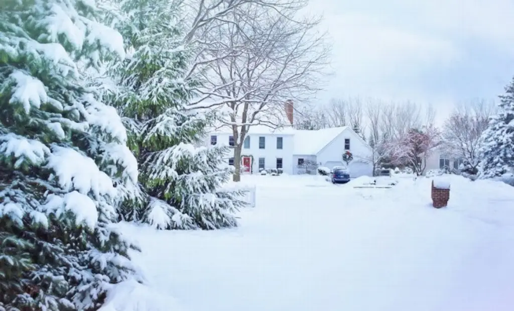 California declara el estado de emergencia en varios condados por fuerte tormenta invernal