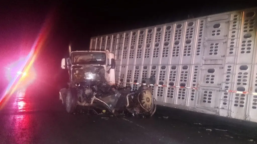 Imagen Tome precauciones, hay cierre parcial de circulación en carretera de Veracruz