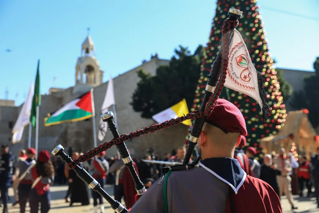Imagen Tras dos años de guerra, Belén vuelve a celebrar la Navidad 