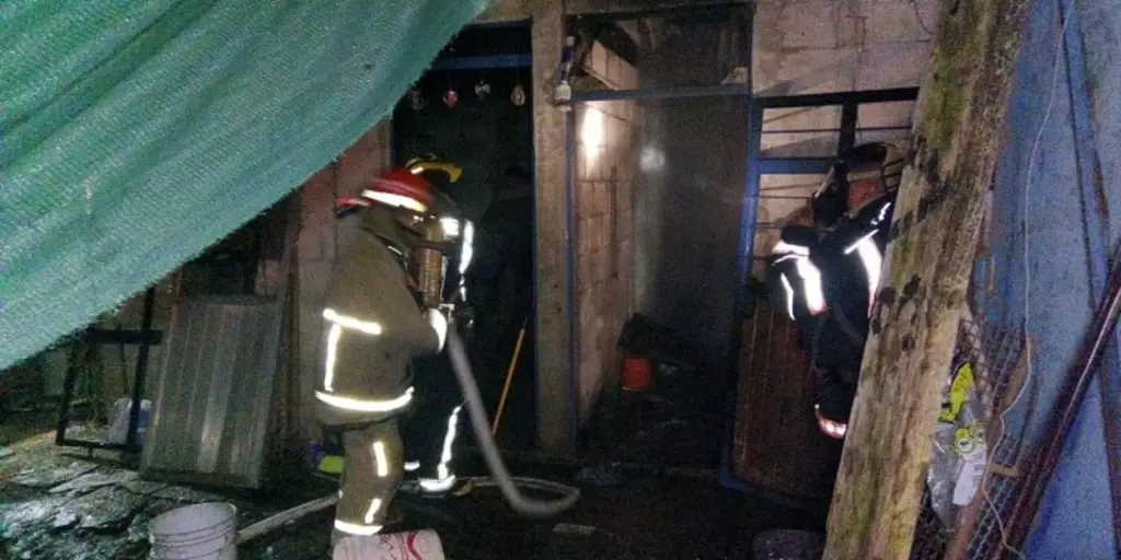 Imagen Incendio consume casa en Río Blanco, Veracruz en plena Navidad; esto se sabe 