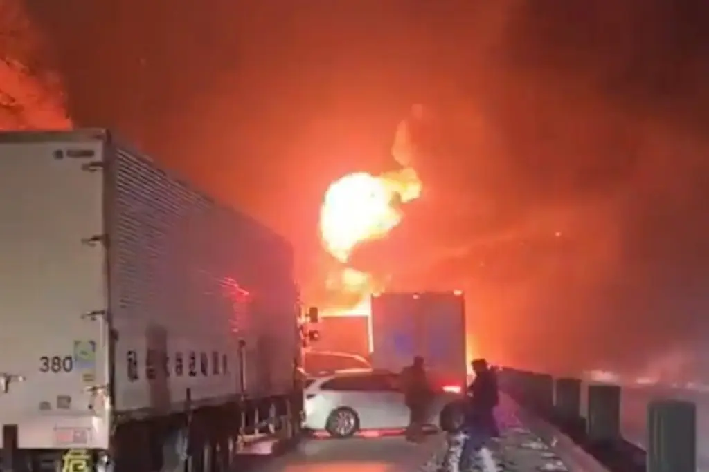 Imagen Accidente de al menos 15 vehículos provoca fuerte incendio en carretera de Japón (+Video)