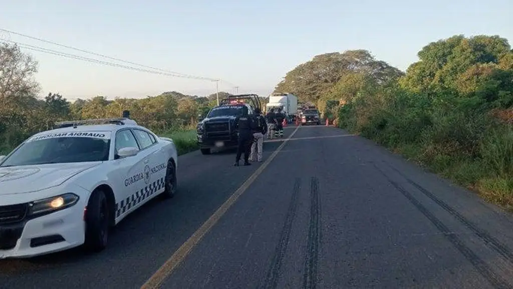 Imagen Hay cierre por accidente en carretera hacia Veracruz. Precaución