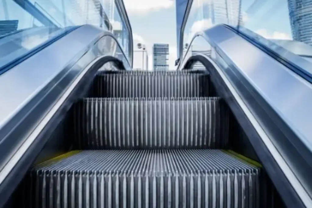 Imagen Niño de tres años sufre amputaci0n de un dedo del pie en escalera eléctrica
