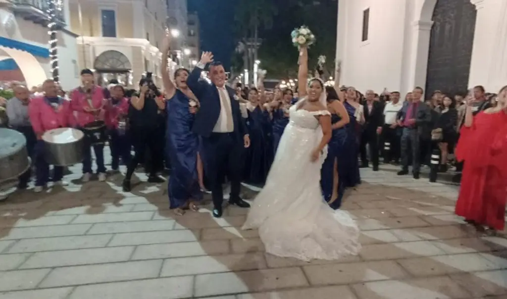 Imagen Boda termina en fiesta total sobre avenida Independencia de Veracruz 