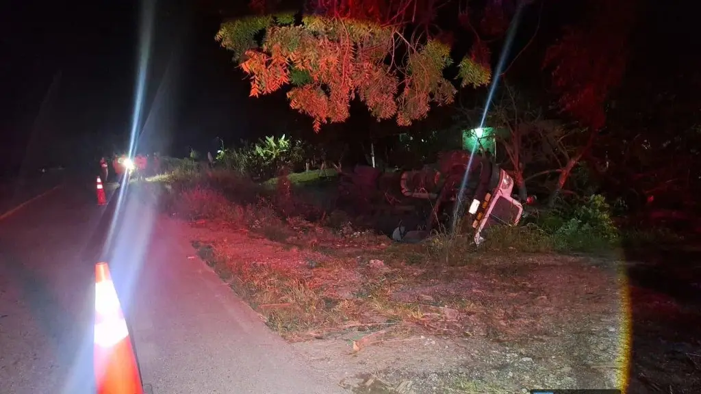 Imagen Tome precauciones, hay cierre parcial de circulación en carretera de Veracruz