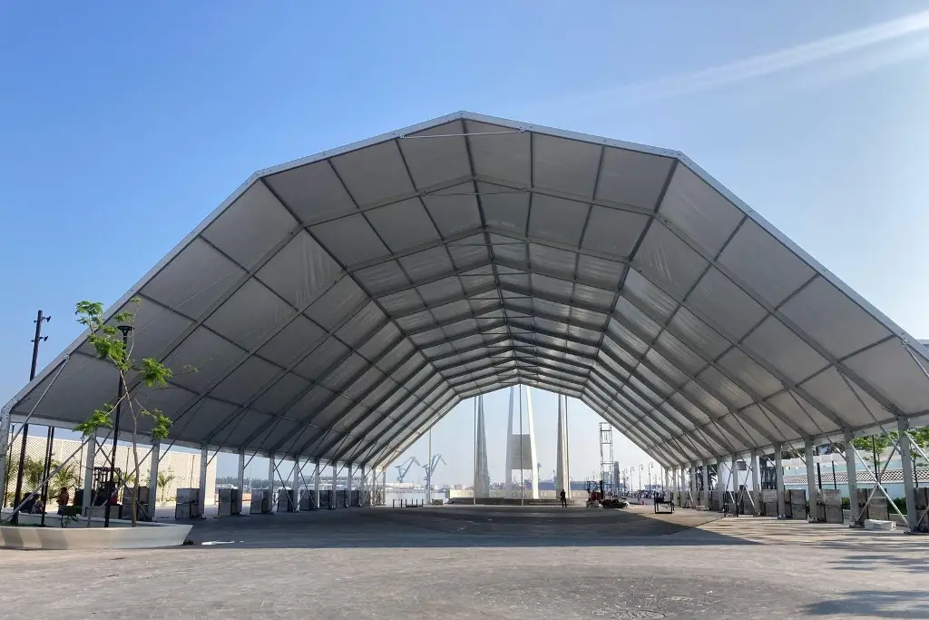 Imagen Pese a evento de norte, colocan carpa previo a toma de protesta de Rosa María