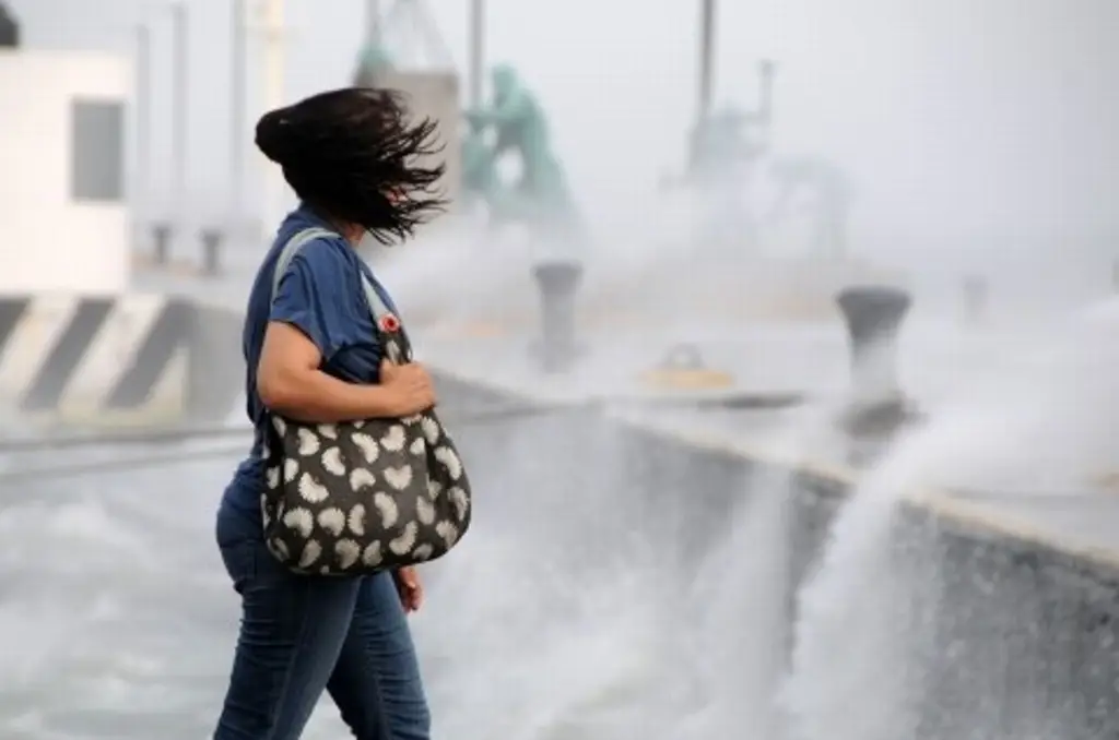 Imagen ¿A qué hora podría registrarse la racha de viento de 110 km/h en Veracruz?