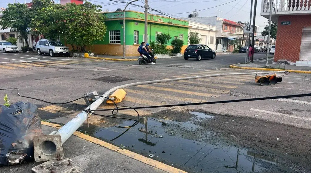 Imagen Se cae semáforo en calles del centro de Veracruz 