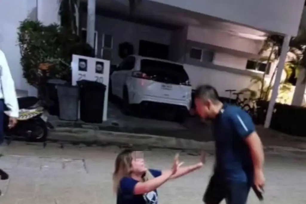 Imagen Exhiben a juez que amenaza con arma a su pareja en Cancún 