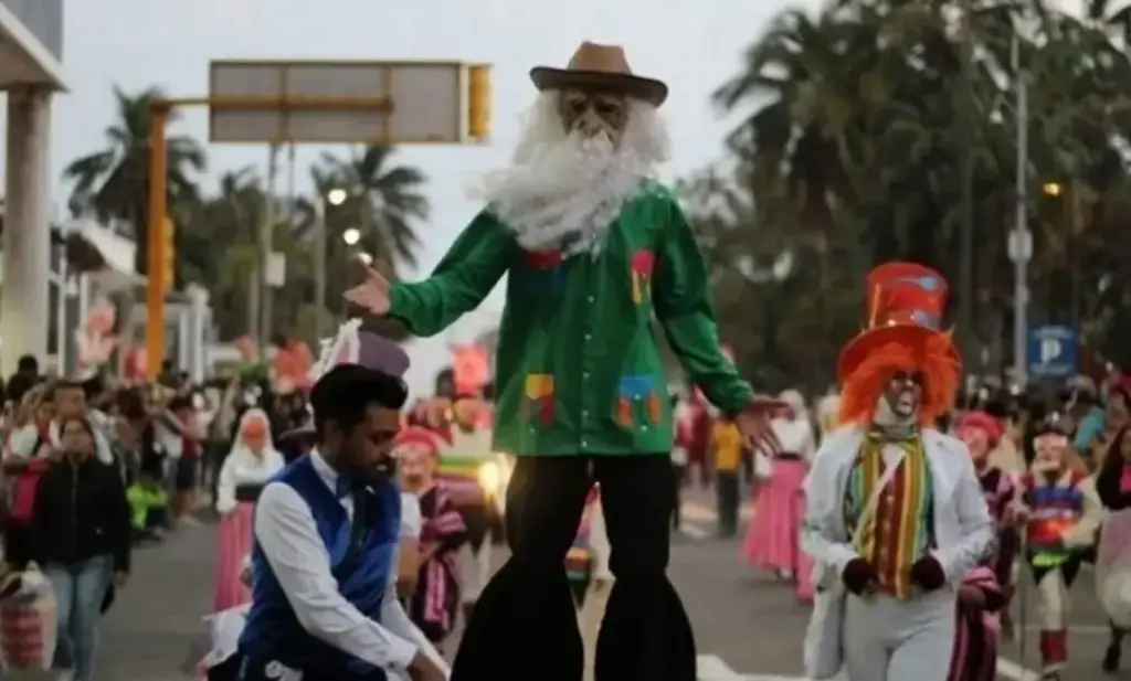 Conoce el recorrido y la hora del Desfile de El Año Viejo en Veracruz