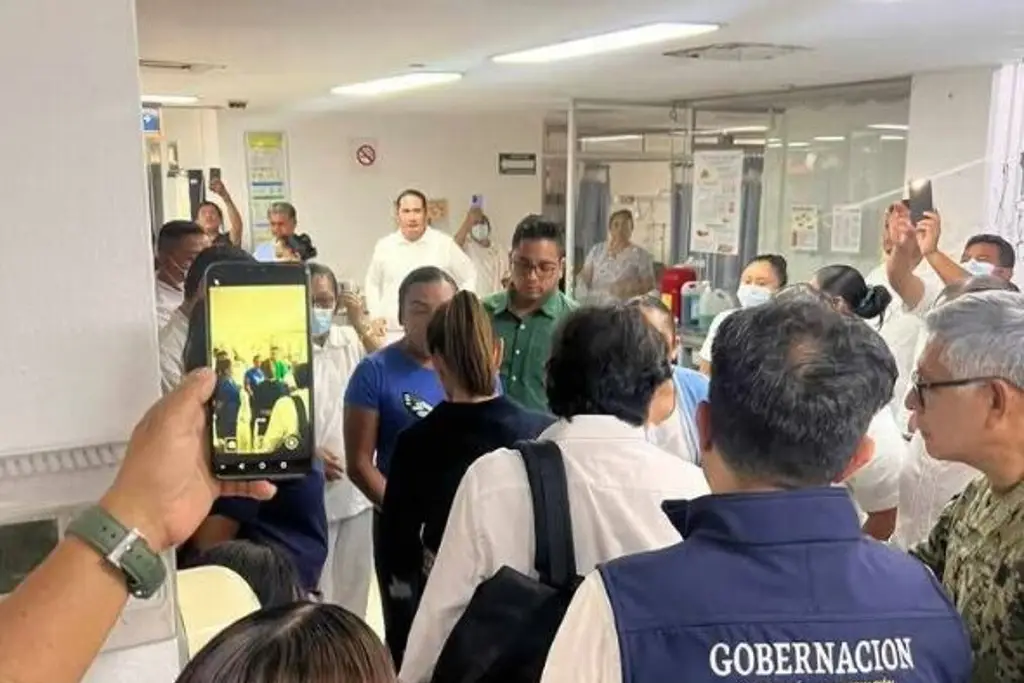 Imagen Sheinbaum visita a lesionados por descarrilamiento de tren en Oaxaca; anuncia apoyo de 30 mil pesos