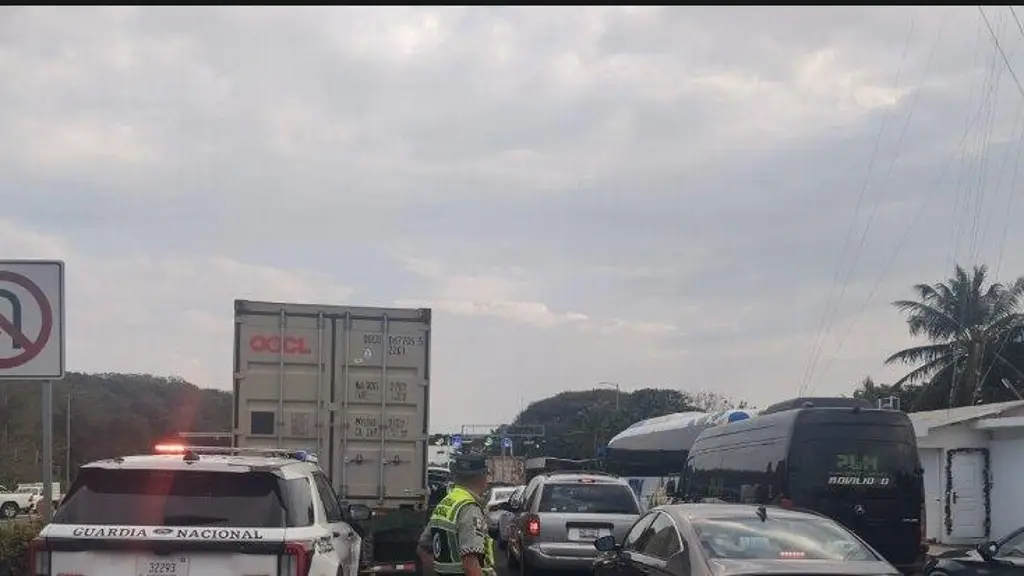 Imagen Tome precauciones, hay cierre parcial de circulación en carretera de Veracruz 