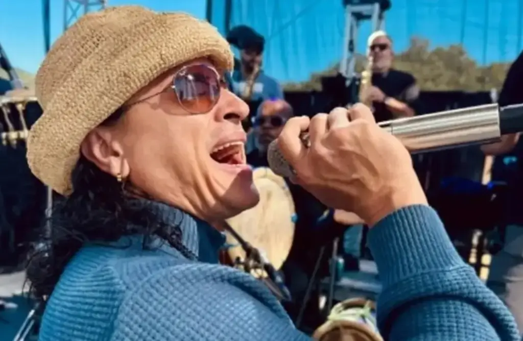 Imagen Elvis Crespo anuncia lanzamiento de una versión especial de su último álbum 'Poeta Herío'