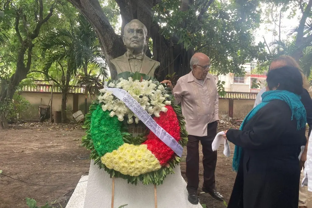 Imagen Con ceremonia recuerdan legado de Adolfo Ruiz Cortines en Veracruz