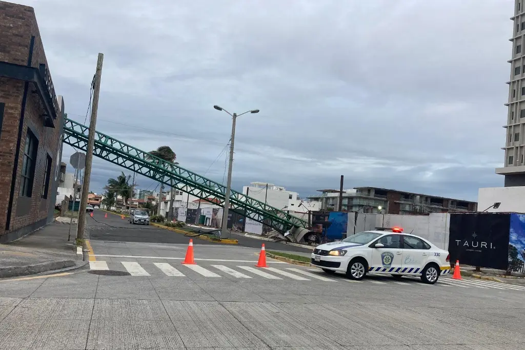 ¿Hasta cuándo habrá cierre en Boca del Río tras caída de la grúa?