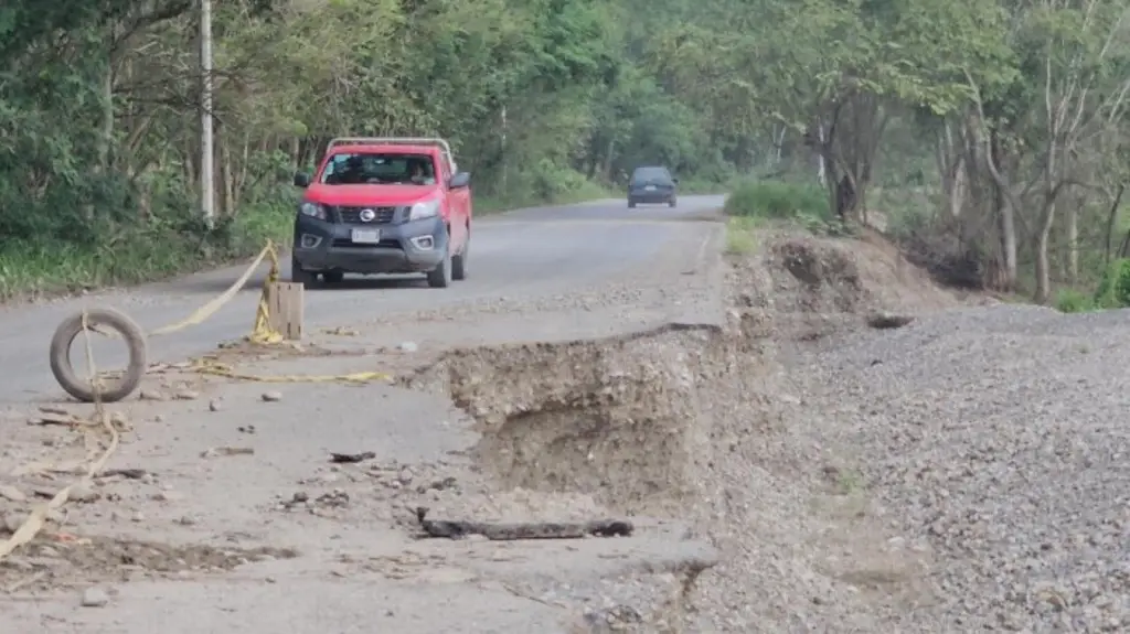 Imagen Denuncian que carretera a Corralillos está en riesgo de colapso tras inundación del río Cazones
