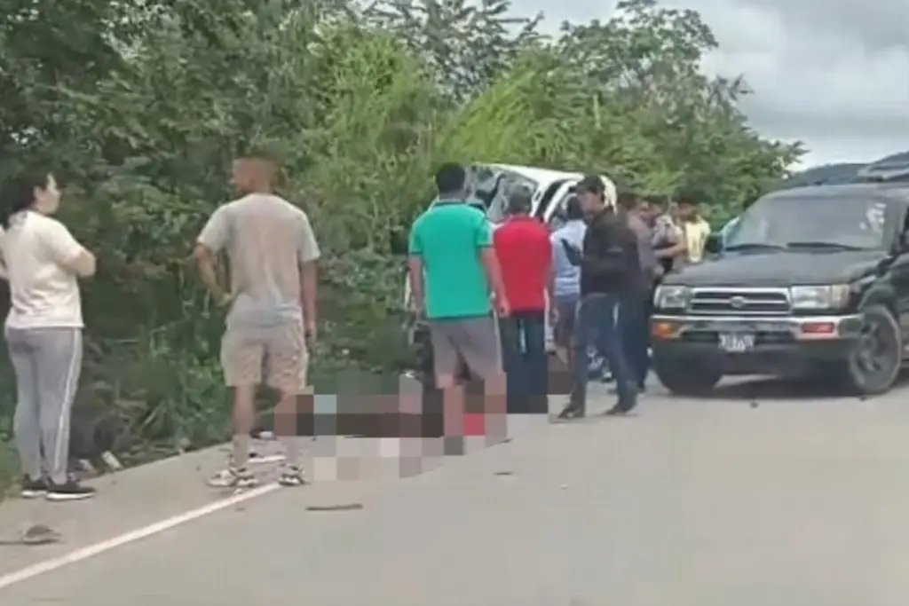 Imagen Mueren 4 miembros de una familia tras choque de moto contra una camioneta en Honduras