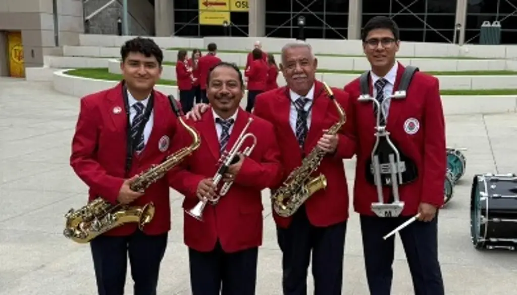 Participan veracruzanos en el Desfile de las Rosas 2026 en Pasadena, California