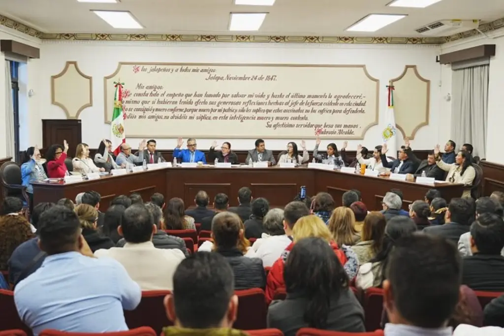 Imagen Xalapa nombra tesorero, contralor y secretario en primer Cabildo 2026