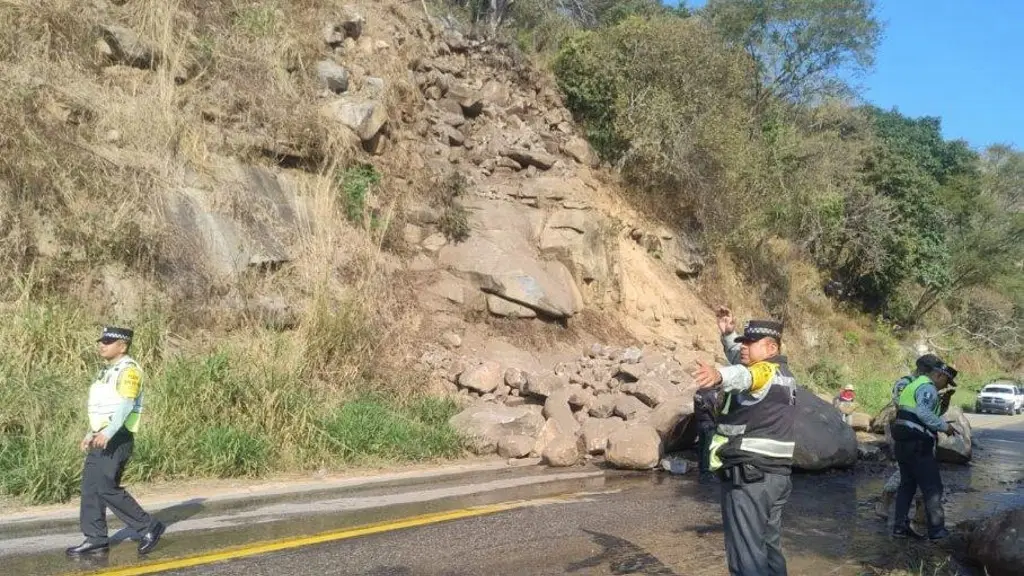 Imagen Reportan derrumbes en carreteras de Guerrero tras sismo en San Marcos