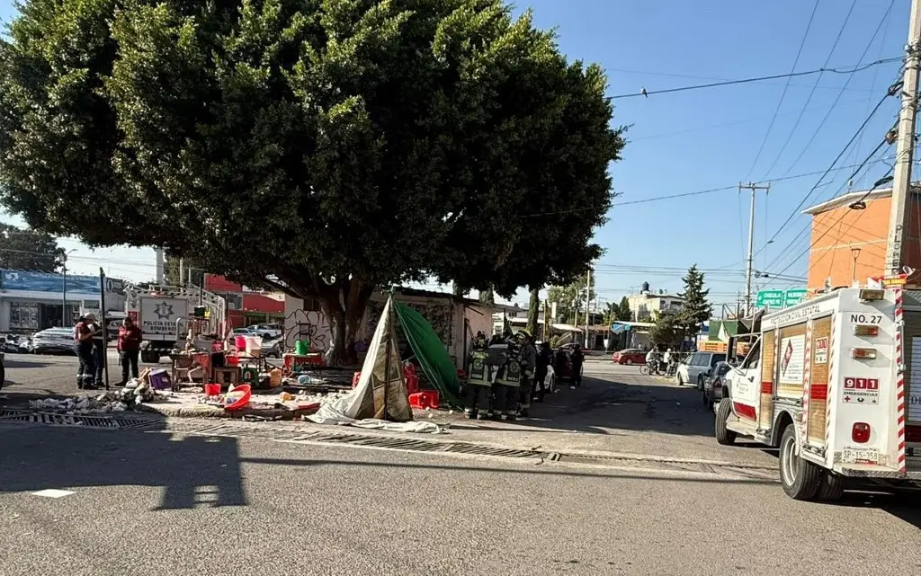 Imagen Explota tanque de gas en puesto de tacos en Puebla; hay 17 personas lesionadas