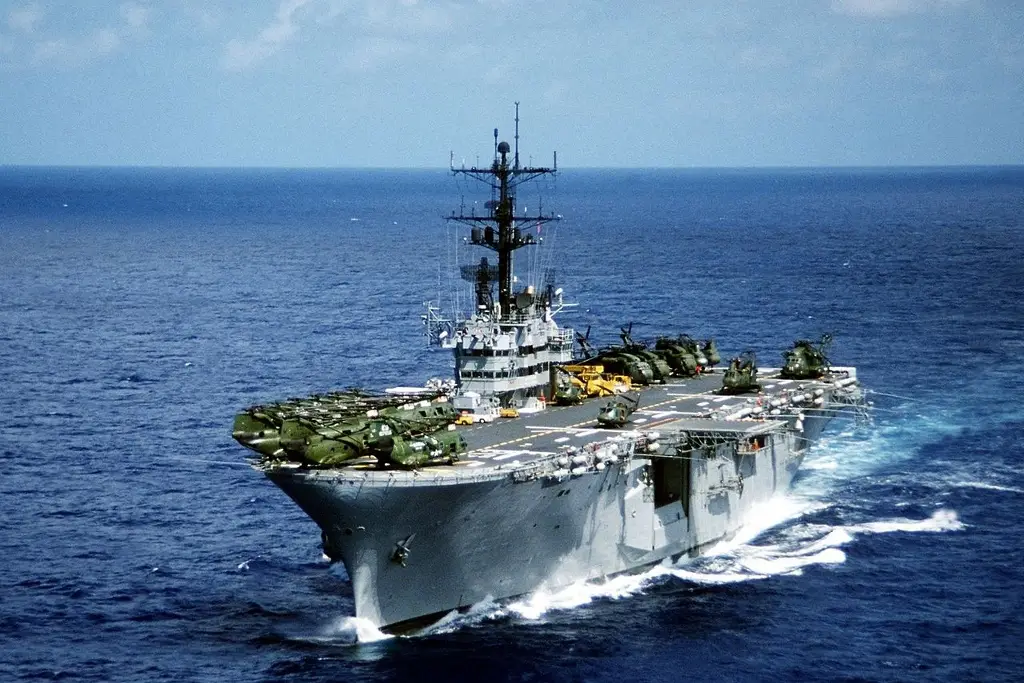 Imagen Maduro y su esposa están detenidos en buque camino a Nueva York por narcotráfico: Trump